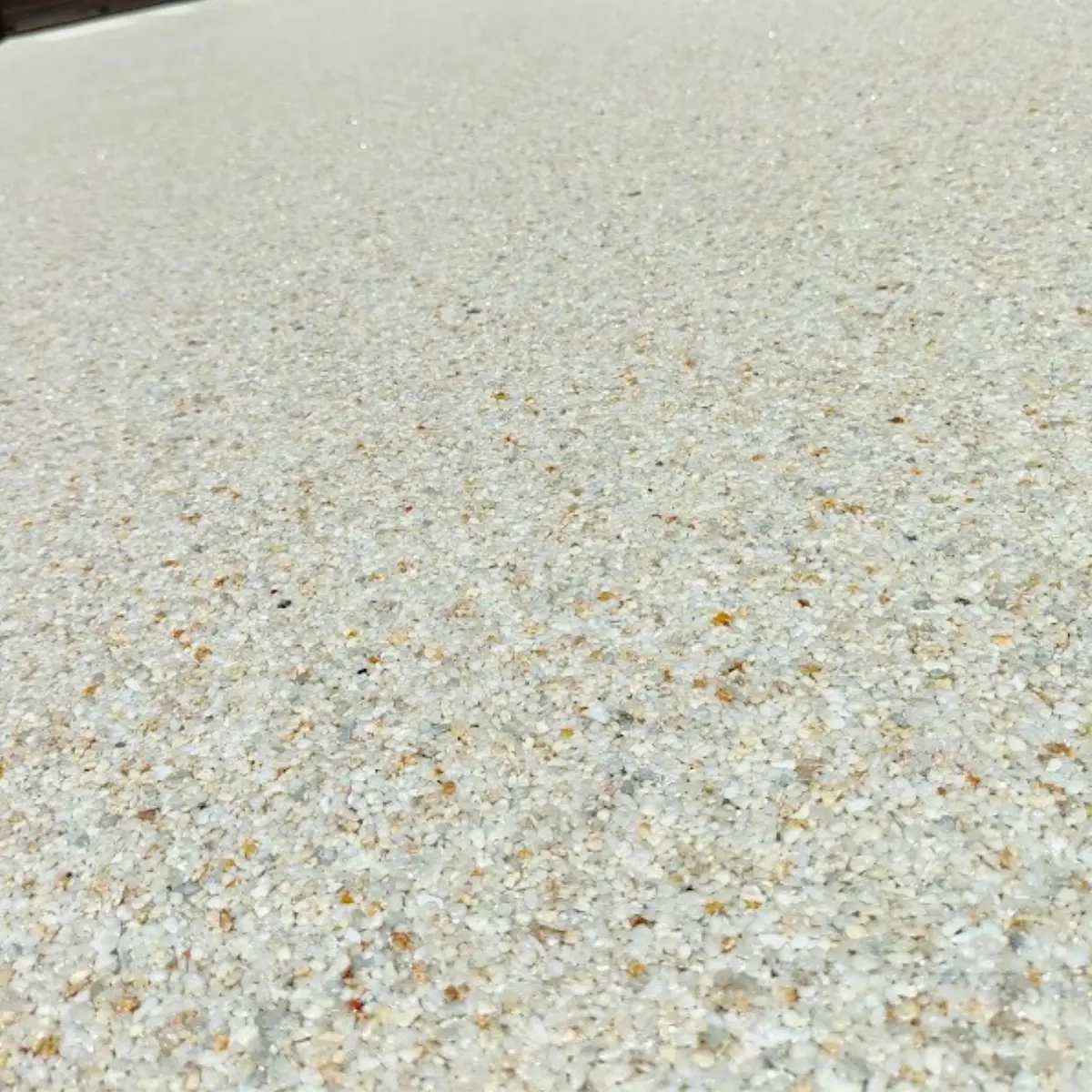 Gros plan sur moquette de marbre blanche en granulats naturels